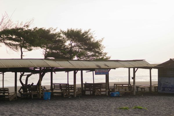 pantai watu ulo jember